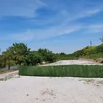 за каравани и кемпери барите - Caravan Pitch Park Barite * Varna