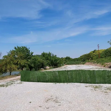 за каравани и кемпери барите - Caravan Pitch Park Barite * فارنا