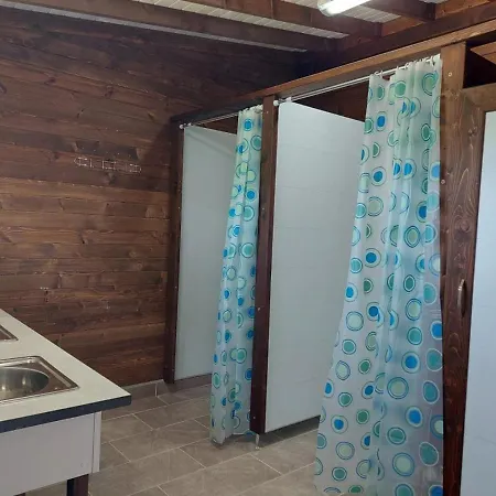 за каравани и кемпери барите - Caravan Pitch Park Barite مكان تخييم