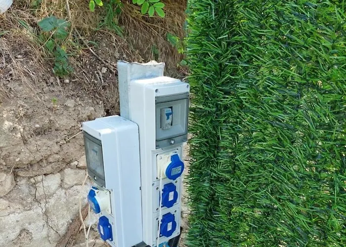 مكان تخييم за каравани и кемпери барите - Caravan Pitch Park Barite فارنا